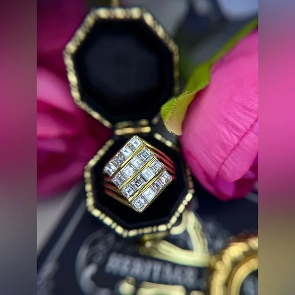 Art Deco 2.07 ctw Carrè Cut Diamond Ring in 18k yellow gold - Picture 11 of 17